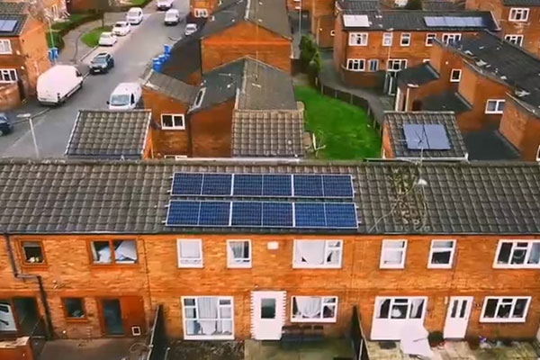 英國(guó)客戶(hù)家用光伏系統(tǒng)